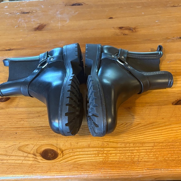 Bernardo Black rubber Ankle rain Boots with Strap and Ring Detail - Picture 8 of 10